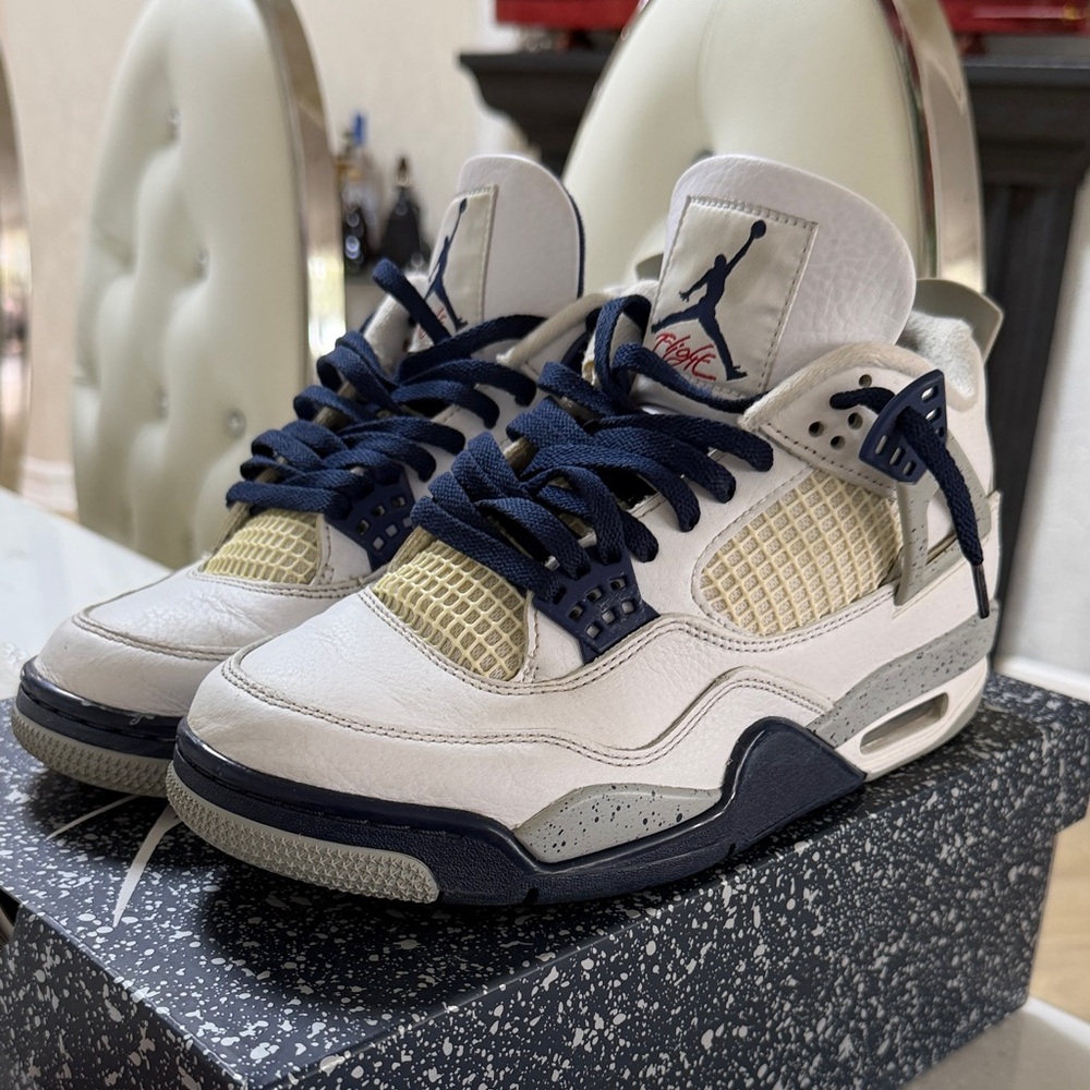 Nike Men's White and Navy Sneakers